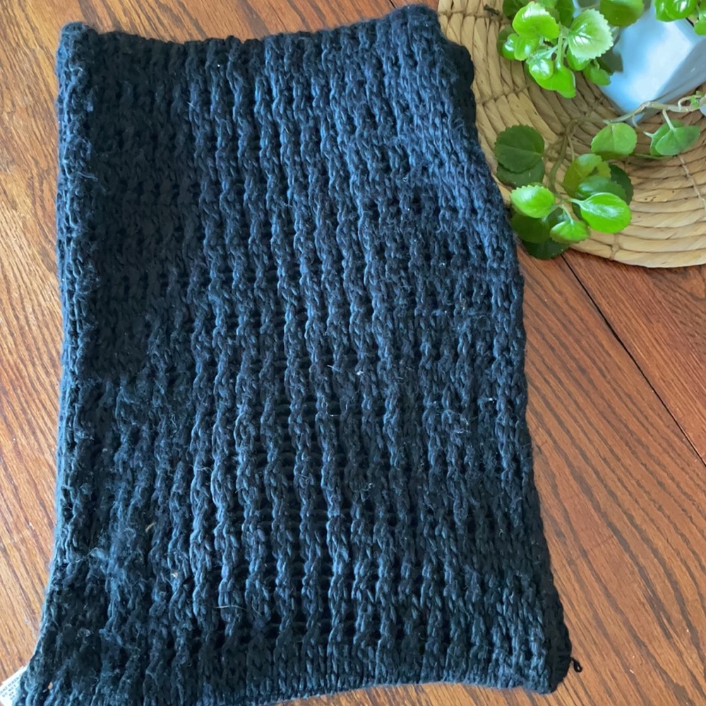 ❄️Soft Woven Calvin Klein Scarf - Picture 3 of 4